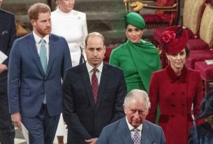 Pangeran Charles (depan), diikuti oleh Pangeran William dan Kate Middleton, lalu Pangeran Harry dan Meghan Markle, saat beranjak pulang dari Biara Westminster, London. Foto : AP
