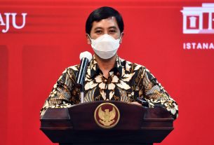 Wamenkes Dante Saksono Harbuwono memberikan keterangan pers usai mengikuti Rapat Terbatas mengenai Penanganan Pandemi COVID-19 yang dipimpin oleh Presiden RI Joko Widodo (Jokowi), Senin (24/05/2021), di Jakarta.